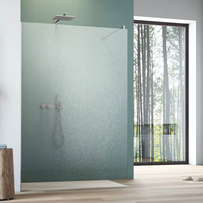 Walk-in Duschwand aus Crash-Glas